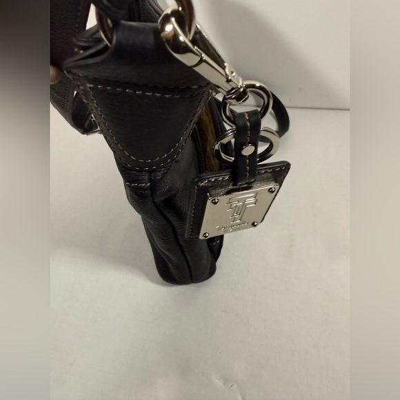 Vintage Tignanello Black pebbled Leather Crossbody w/ Key Chain - Picture 9 of 13